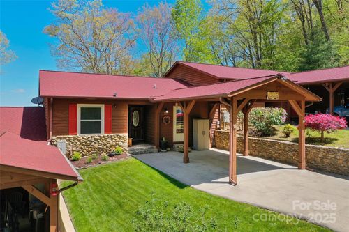 927 Henry Dingus Way, Maggie Valley, NC, 28751-7748 | Card Image