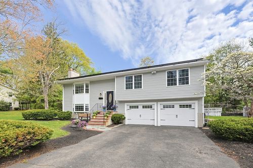 11 Malvern Rd, Norwood, MA, 02062-1106 | Card Image