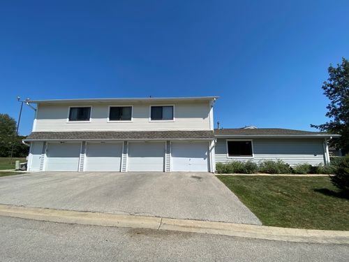 333 Regatta Pt, Schaumburg, IL, 60194-3619 | Card Image