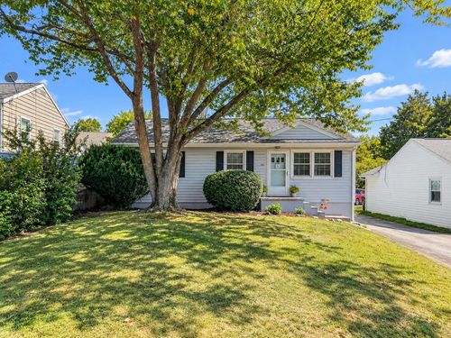 121 Fraser Ln, STAUNTON, VA, 24401-2326 | Card Image