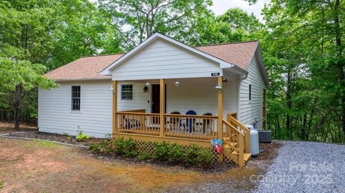 450 W Lake Rd, Marion, NC, 28752-6740 | Card Image