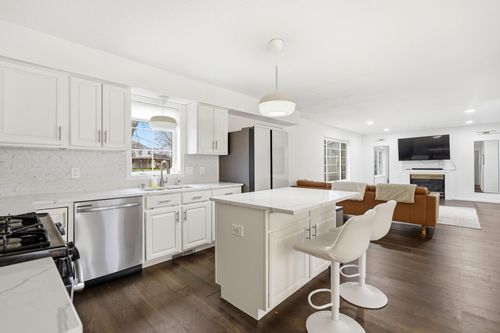 1673 Parkway Ave, Shakopee, MN, 55379-3900 | Card Image