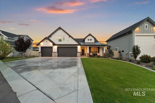4696 N Legacy Woods Pl, Meridian, ID, 83646-4449 | Card Image