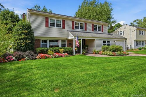 39 Harriet Ln, Huntington, NY, 11743-6821 | Card Image