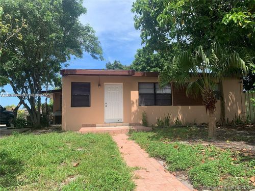 0-3621 Sw 46th Ave, West Park, FL, 33023-5542 | Card Image