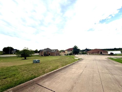 435 Breezeway Ct, Cedar Hill, TX, 75104-6734 | Card Image