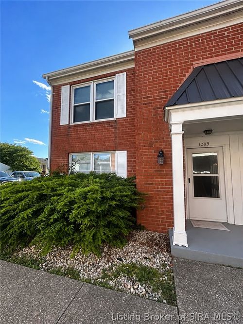 1309 Jackson Park Pl, Seymour, IN, 47274-2633 | Card Image
