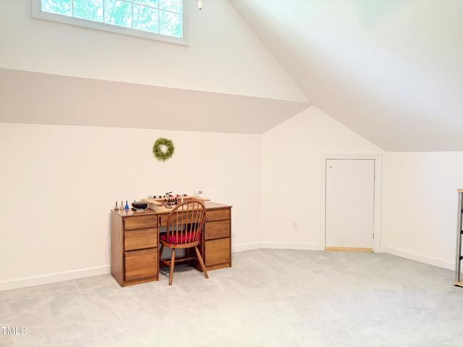Bonus room with high ceilings | Image 29