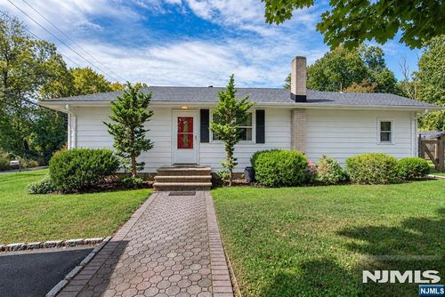 184 Fairfield Road, Wayne, NJ, 07470 | Card Image