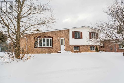 7 Fort Creek Dr, Sault Ste. Marie, ON, P6C5T7 | Card Image