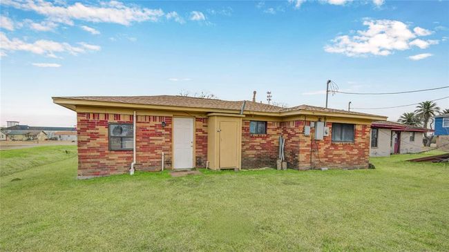 222 S Avenue G, House other with 4 bedrooms, 3 bathrooms and null parking in Freeport TX | Image 25