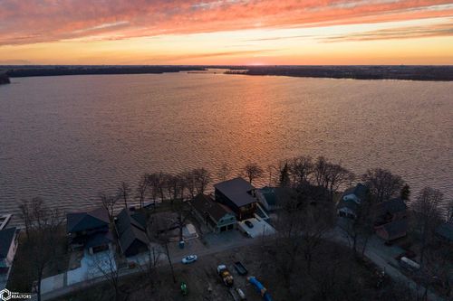 15476 Dodge Ave, Clear Lake, IA, 50428-8774 | Card Image