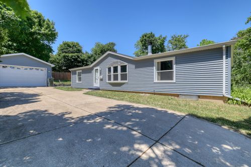 2451 S 92nd St, WEST ALLIS, WI, 53227-2309 | Card Image