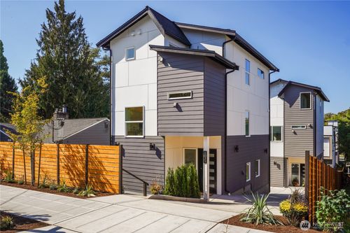 9011 14th Ave Sw, Seattle, WA, 98106-2446 | Card Image