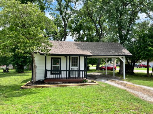 911 S Cherokee St, Grove, OK, 74344-2933 | Card Image