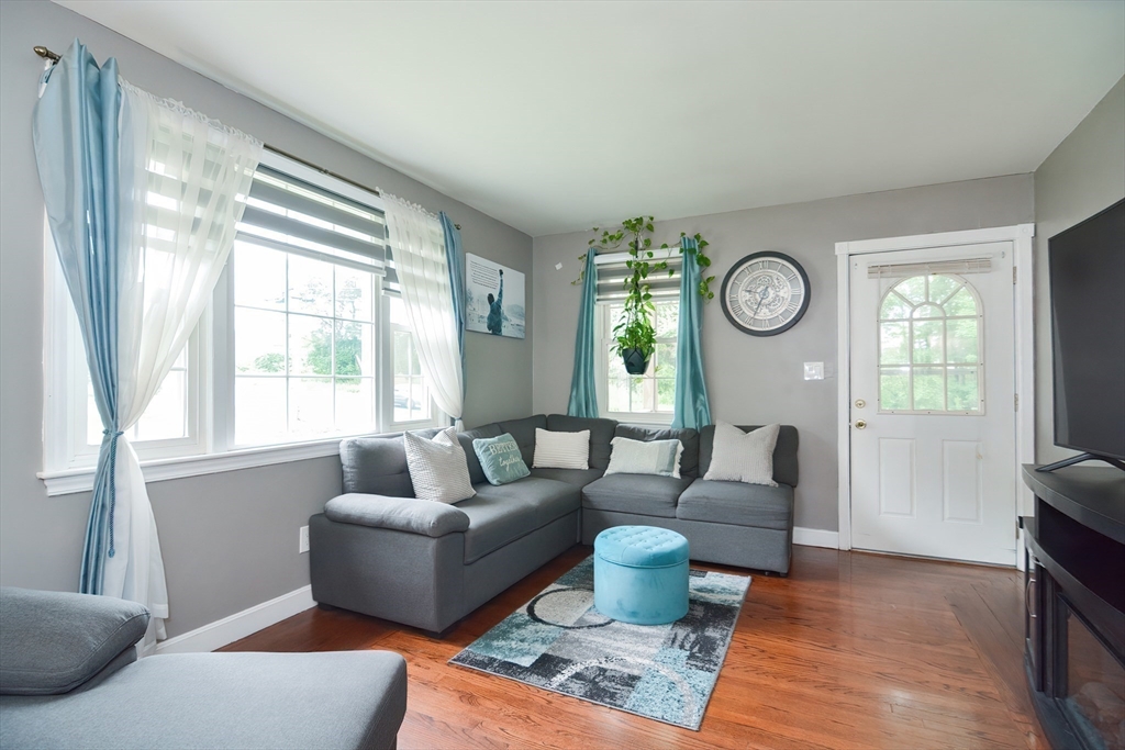 Lees River Ave, Somerset, MA 02725