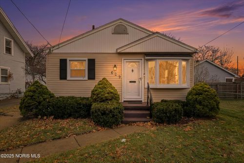 629 Pierce St, Maumee, OH, 43537-3623 | Card Image