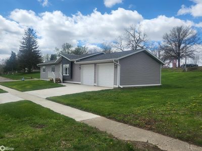 704 7th Ave, Home with 3 bedrooms, 2 bathrooms and 2 parking in Coon Rapids IA | Image 2