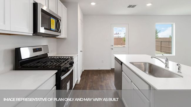 406 Wild Goose Drive, House other with 3 bedrooms, 3 bathrooms and null parking in Luling TX | Image 6