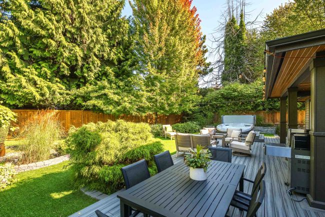 1138 Ridgewood Drive, House other with 6 bedrooms, 5 bathrooms and 4 parking in North Vancouver BC | Image 3