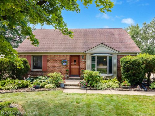 1938 Beverly St, Sylvan Lake, MI, 48320-1506 | Card Image