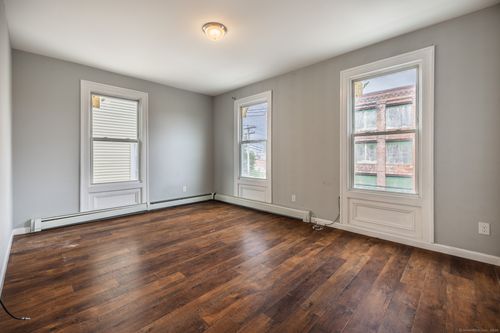 apt-2nd-341 Myrtle Ave, Bridgeport, CT, 06604-5471 | Card Image