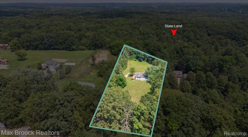 7669 Pontiac Lake Rd, White Lake, MI, 48386-1340 | Card Image