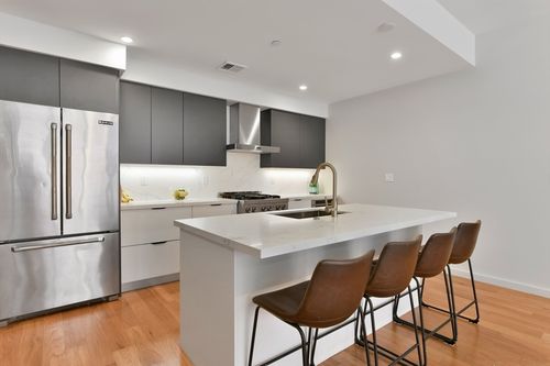 201-531-533 E 2nd St, Boston, MA, 02127-1431 | Card Image