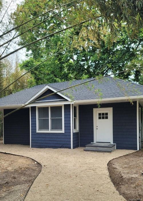 452 B Montauk Hwy, Southampton, NY, 11968 | Card Image
