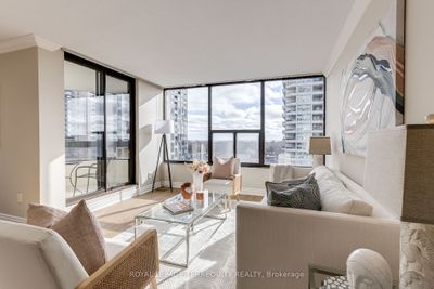 901 - 100 Quebec Ave, Condo with 3 bedrooms, 2 bathrooms and 1 parking in Toronto ON | Image 1