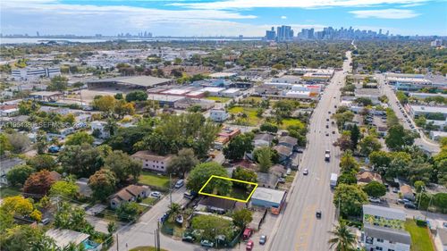 7552 Ne Miami Ct, Miami, FL, 33138-4334 | Card Image