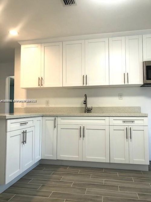 0-215 Sw 10th St, Hallandale Beach, FL, 33009-7037 | Card Image