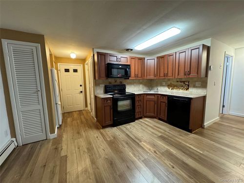 61 Baymens Ct, Sayville, NY, 11782-2601 | Card Image