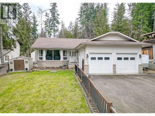 2876 Juniper Cres, Sorrento, BC, V0E2W2 | Card Image