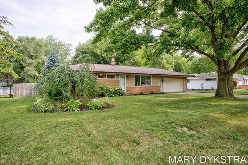 585 Huizenga Ave, Zeeland, MI, 49464-1422 | Card Image