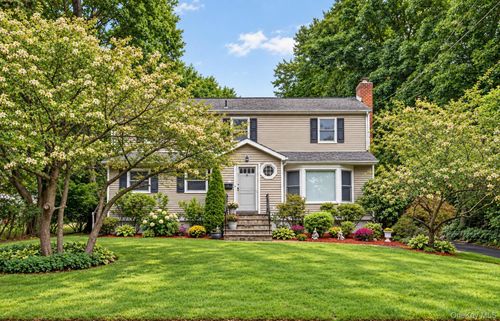9 Verne Pl, Hartsdale, NY, 10530-1026 | Card Image