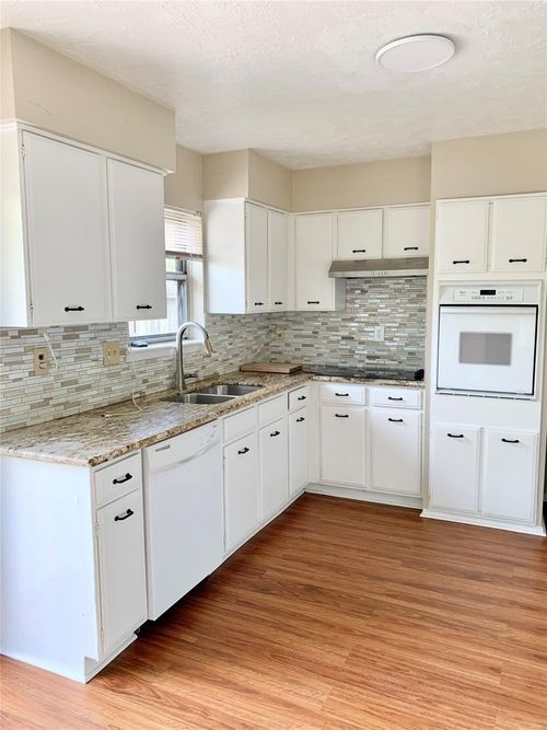 801 E Stadium Ct, Friendswood, TX, 77546-3639 | Card Image