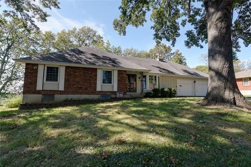 4722 Hedges Ave, Kansas City, MO, 64133-2214 | Card Image