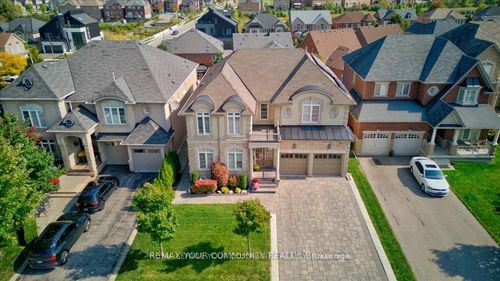 9 Heaney Crt, Aurora, ON, L4G0J7 | Card Image