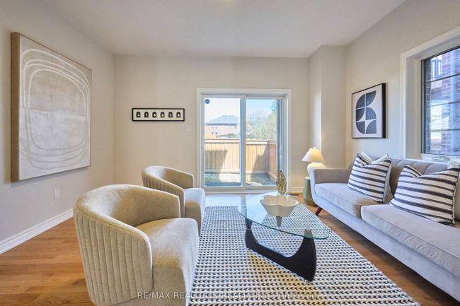 10 Globemaster Lane, House attached with 3 bedrooms, 4 bathrooms and 1 parking in Richmond Hill ON | Image 4