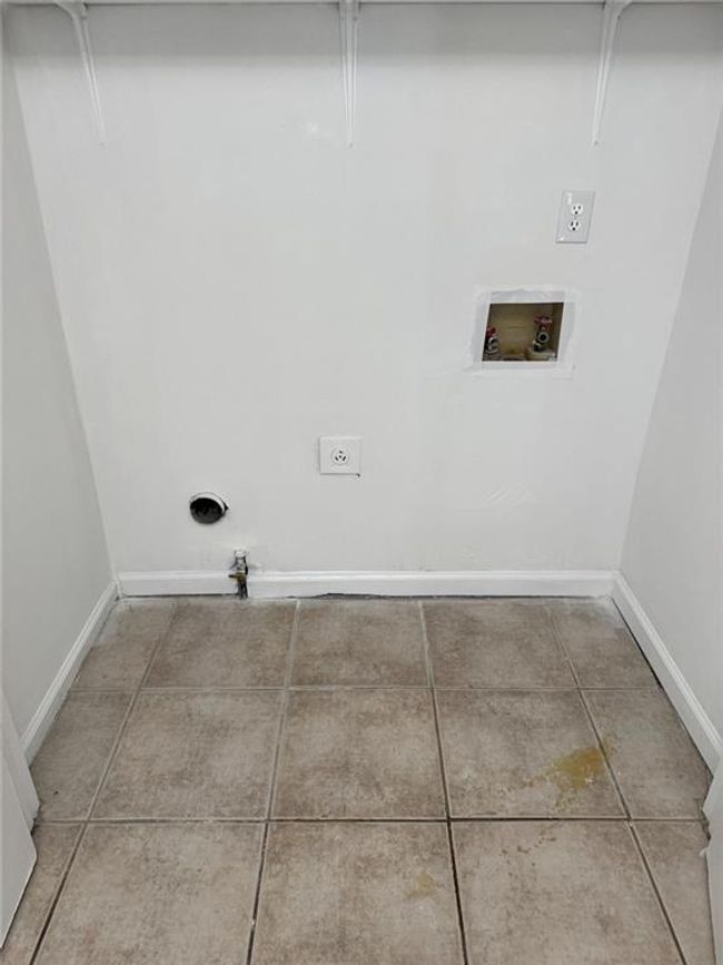 2080 Charter Ln, Townhouse with 2 bedrooms, 2 bathrooms and 2 parking in Lithonia GA | Image 5