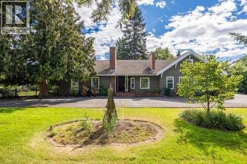 2065 Long St, Kelowna, BC, V1Y1L3 | Card Image
