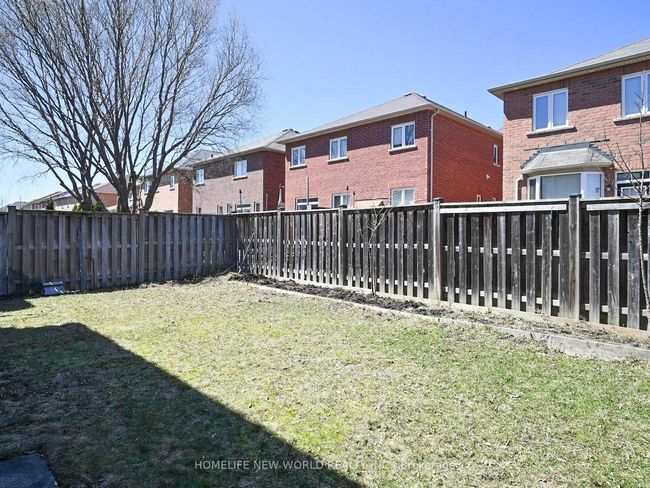 18 Freesia Rd, House other with 3 bedrooms, 3 bathrooms and 4 parking in Brampton ON | Image 30