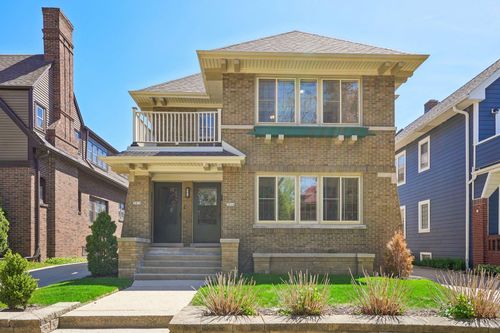 3916 N Farwell Ave, Milwaukee, WI, 53211-2411 | Card Image