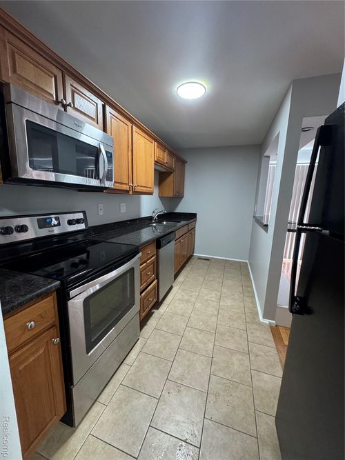 apt-115-22108 Dante St, Oak Park, MI, 48237-2837 | Card Image