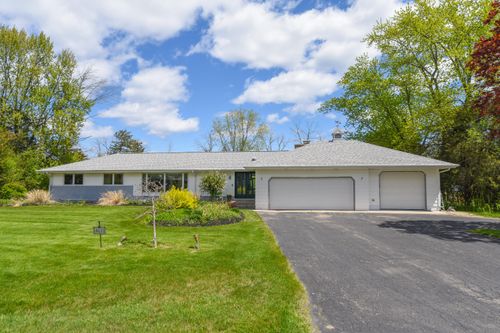10232 N Greenview Dr, Mequon, WI, 53092-5715 | Card Image