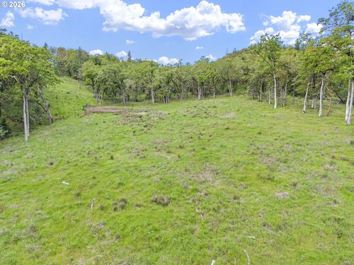 881 Southridge Way, Roseburg, OR, 97470-1173 | Card Image