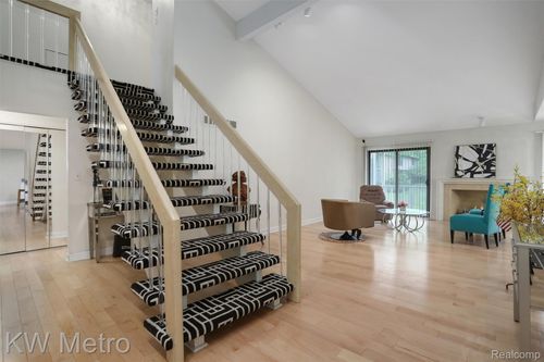 7273 Creeks Bend Ct, West Bloomfield, MI, 48322-3523 | Card Image