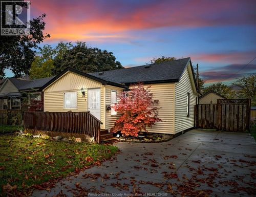 674 Eugenie St E, Windsor, ON, N8X2Y4 | Card Image