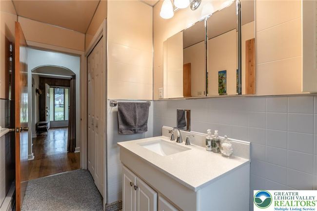Full Bathroom | Image 37
